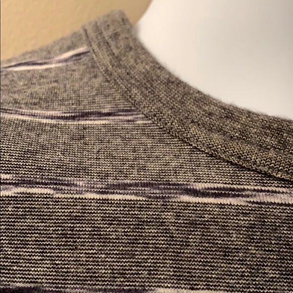 KENNETH COLE T-shirt. Size Medium - Picture 6 of 12